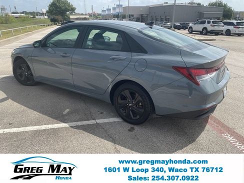 Used 2022 Hyundai Elantra SEL w/ Convenience Package FWD image 6