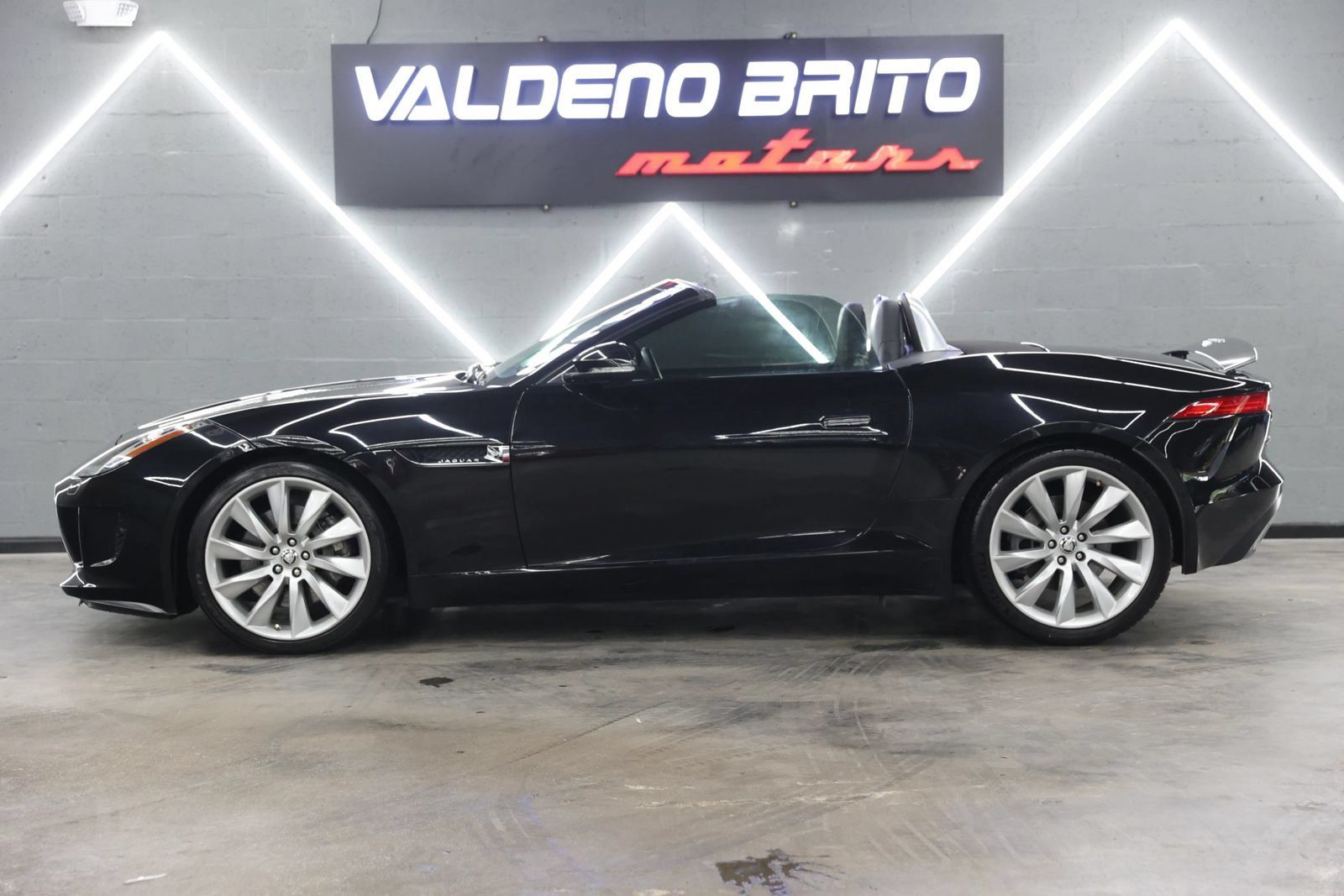 Used 2014 Jaguar F-TYPE Convertible RWD image 12