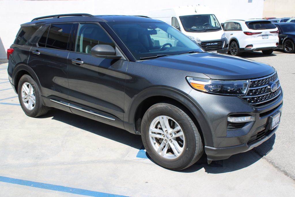 Used 2020 Ford Explorer XLT w/ Equipment Group 202A RWD image 3
