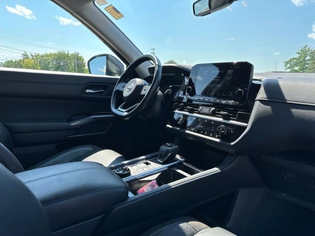 Used 2023 Nissan Pathfinder SL AWD/4WD image 30