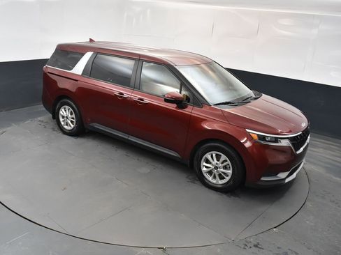 Certified 2024 Kia Carnival LX image 37