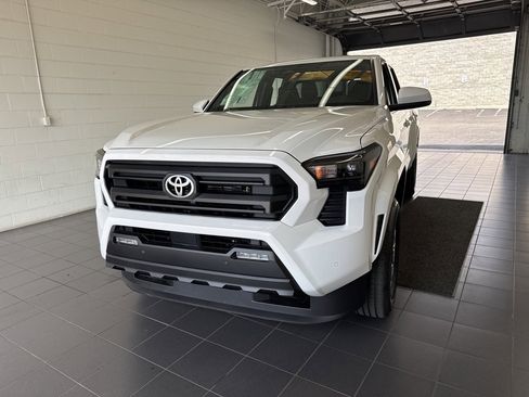 New 2025 Toyota Tacoma SR5 image 3
