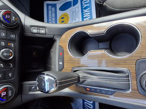 Used 2018 GMC Acadia SLE image 18