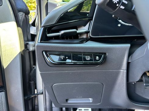 Used 2024 Kia Niro EX Touring FWD image 16