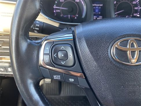 Used 2017 Toyota Avalon Limited image 23