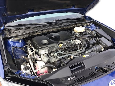 Used 2025 Toyota Camry SE image 11