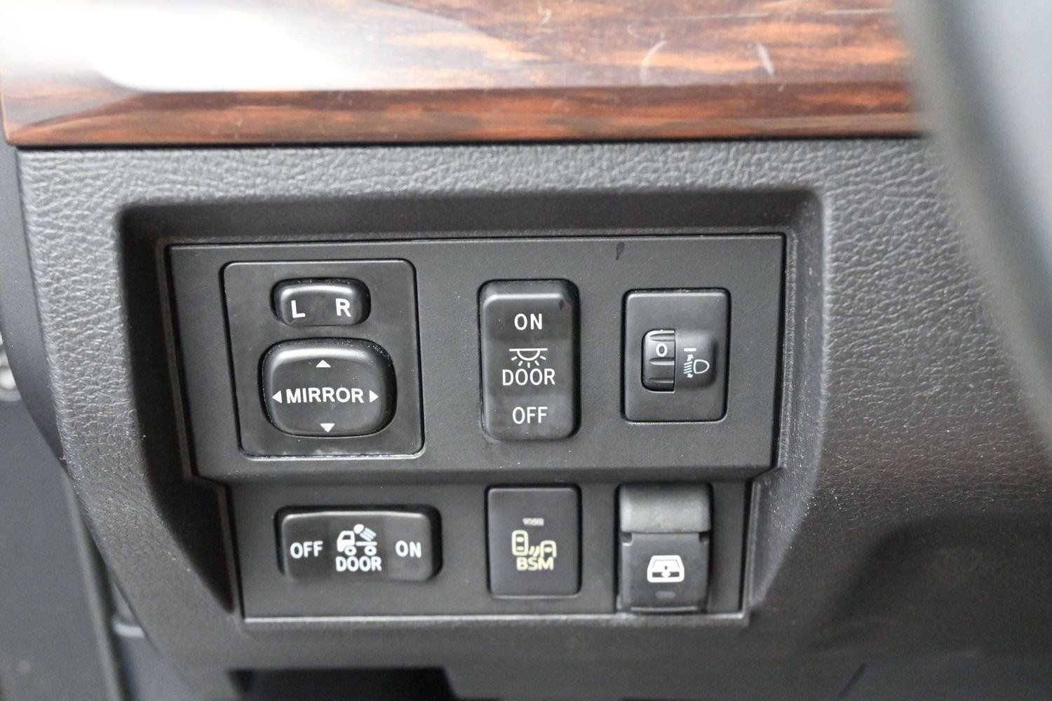 Used 2015 Toyota Tundra Limited w/ Limited Premium Package AWD/4WD image 28