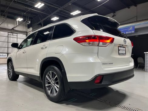 Used 2019 Toyota Highlander XLE AWD/4WD image 5
