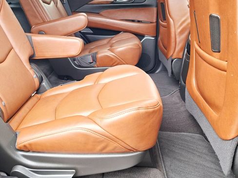 Used 2020 Cadillac Escalade Luxury AWD/4WD image 13
