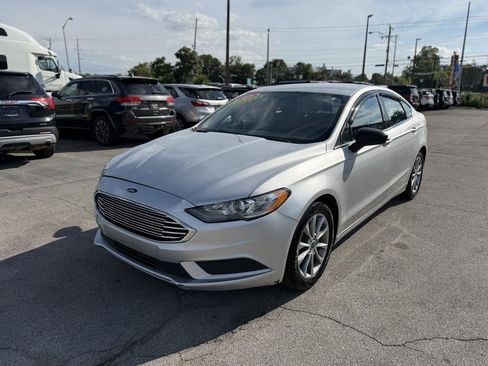Used 2017 Ford Fusion SE FWD image 7