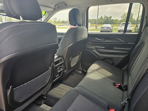 Used 2023 Jeep Grand Cherokee Laredo image 15