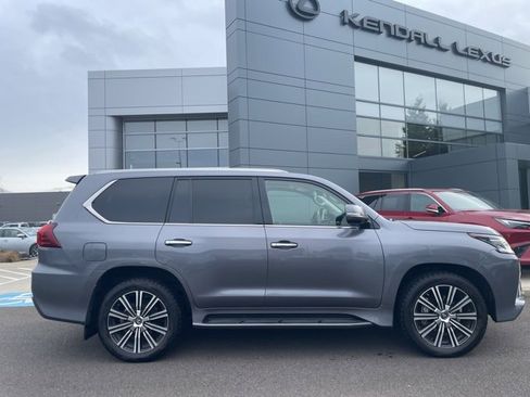 Used 2020 Lexus LX 570 4WD w/ 3rd Row & Luxury Pkg image 2