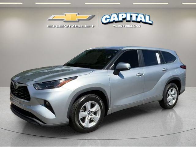Used 2023 Toyota Highlander LE FWD image 1