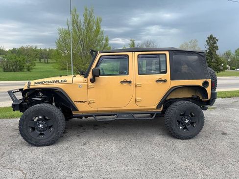 Used 2013 Jeep Wrangler Unlimited Sport w/ Connectivity Group AWD/4WD image 4