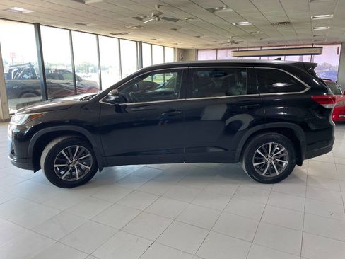 Used 2017 Toyota Highlander XLE image 4