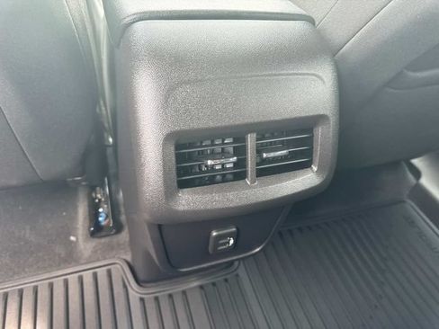 Used 2024 Chevrolet Equinox LT FWD image 17