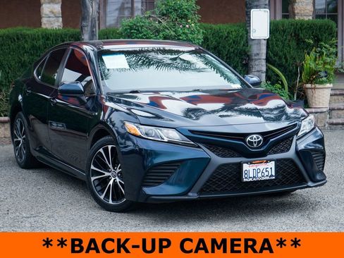 Used 2019 Toyota Camry SE w/ Carpet Mat Package FWD image 2