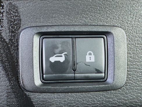 Used 2025 Mitsubishi Outlander SE image 29