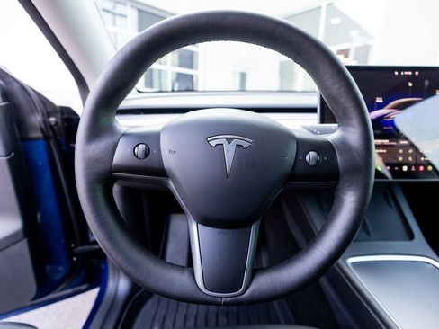 Used 2022 Tesla Model Y Long Range AWD/4WD image 25