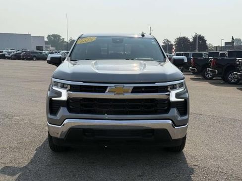 Used 2023 Chevrolet Silverado 1500 LT AWD/4WD image 3