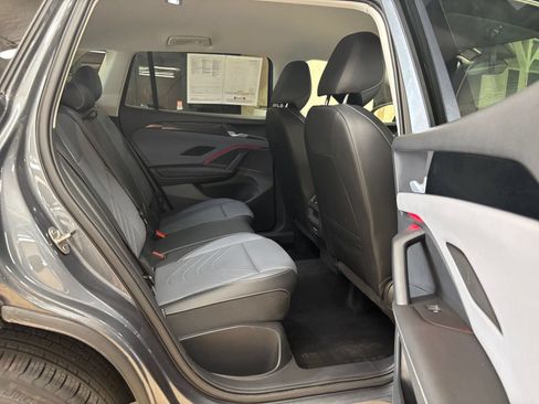 Used 2026 Volkswagen Tiguan SE FWD image 23