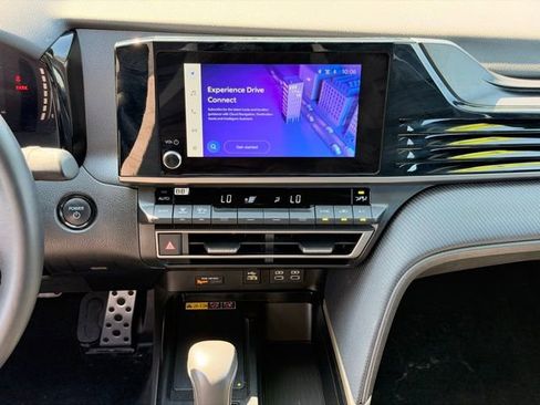 Used 2025 Toyota Camry SE FWD image 15