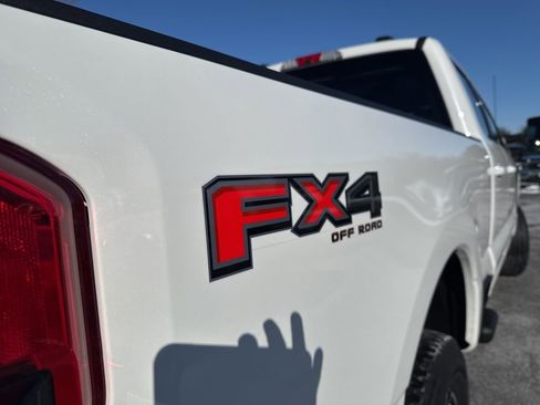 Used 2025 Ford F250 Platinum w/ FX4 Off-Road Package image 7