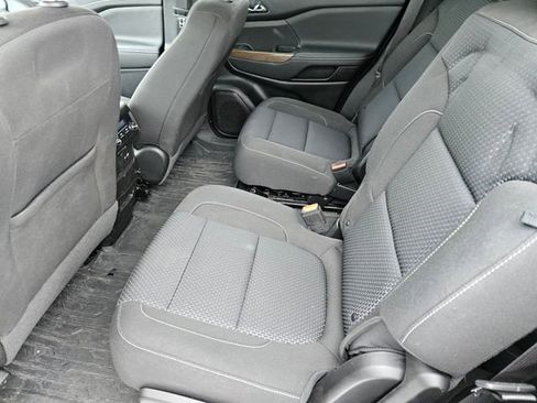 Used 2023 GMC Acadia SLE w/ Driver Convenience Package image 11