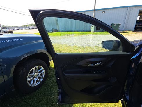 Used 2022 GMC Terrain SLE w/ Driver Convenience Package FWD image 7