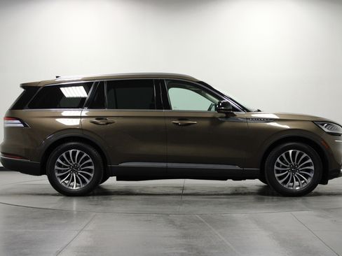 Used 2022 Lincoln Aviator Reserve w/ Elements Package Plus image 3