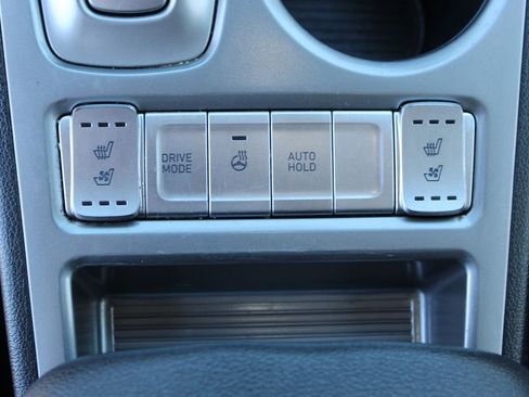 Used 2023 Hyundai Kona Limited image 20