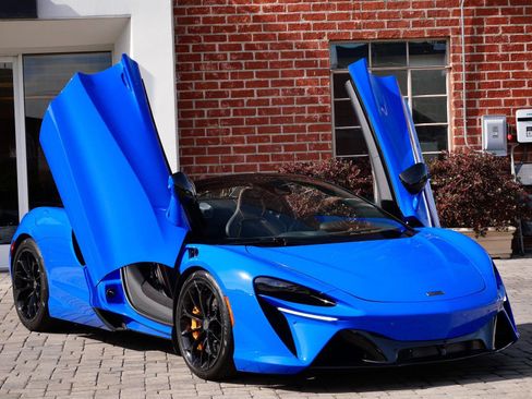 Used 2025 McLaren Artura Spider image 15