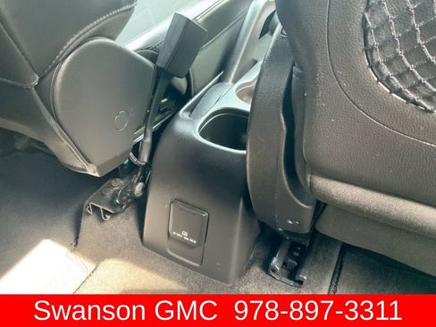 Used 2019 Chevrolet Trax LT w/ LT Convenience Package AWD/4WD image 29