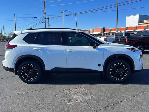 New 2026 Nissan Rogue SV image 4