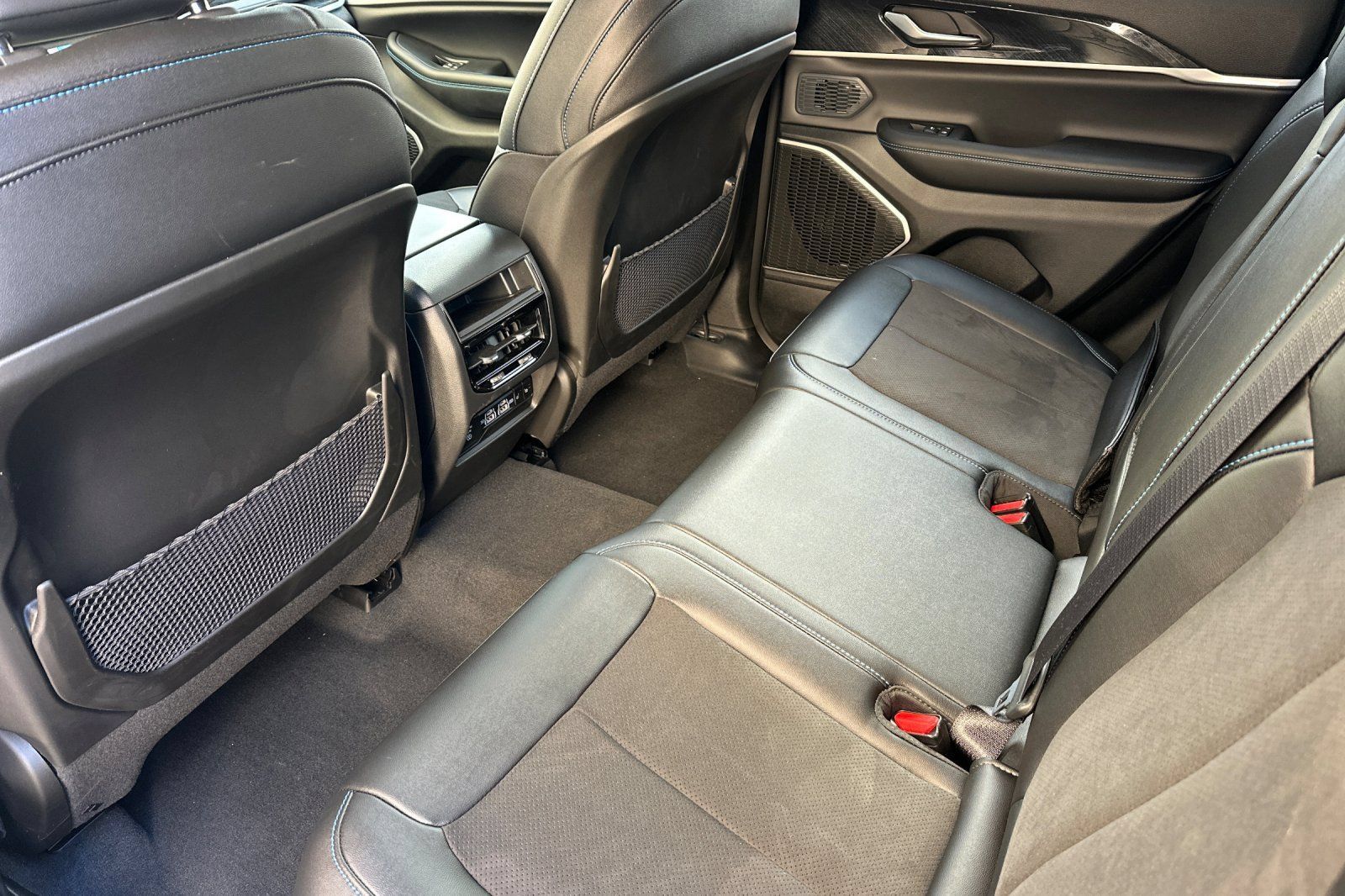 New 2023 Jeep Grand Cherokee Trailhawk w/ Advanced Protech Group II AWD/4WD image 11
