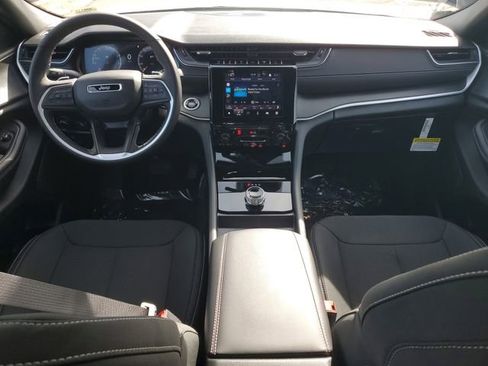 New 2025 Jeep Grand Cherokee L Laredo image 19