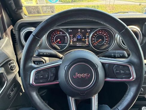 Used 2018 Jeep Wrangler Unlimited Sahara AWD/4WD image 30