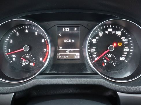 Used 2017 Volkswagen Passat 1.8T R-Line image 18