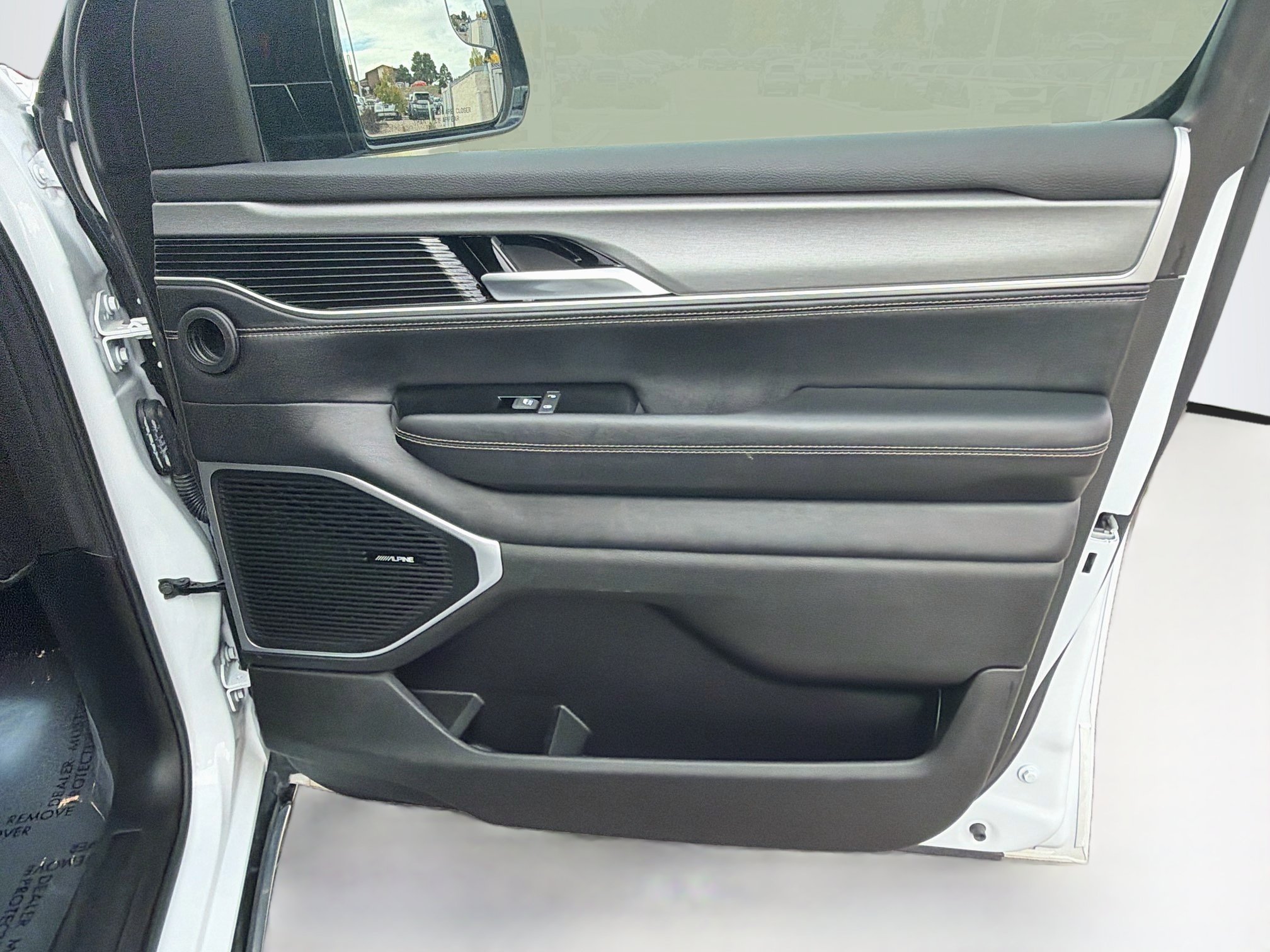 Used 2025 Jeep Wagoneer Series II AWD/4WD image 34