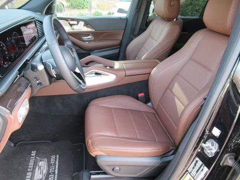 Used 2025 Mercedes-Benz GLS 450 4MATIC image 19