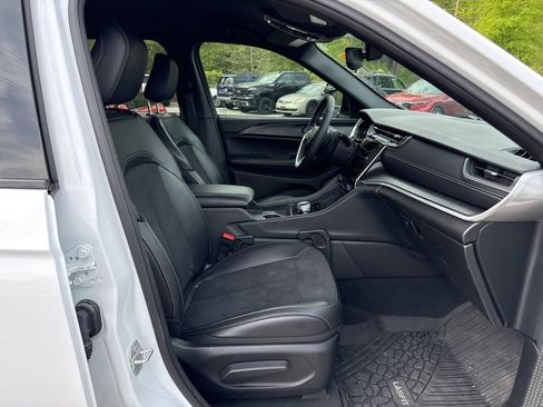 Used 2024 Jeep Grand Cherokee Altitude image 18