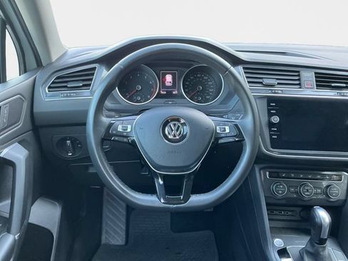 Used 2020 Volkswagen Tiguan SE w/ Panoramic Sunroof Package AWD/4WD image 14