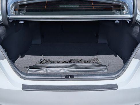 Used 2022 Toyota Camry SE image 9