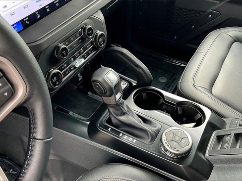 New 2025 Ford Bronco Badlands image 24