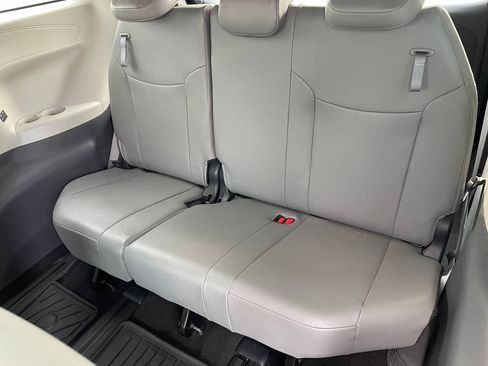 Used 2023 Toyota Sienna XLE AWD/4WD image 22