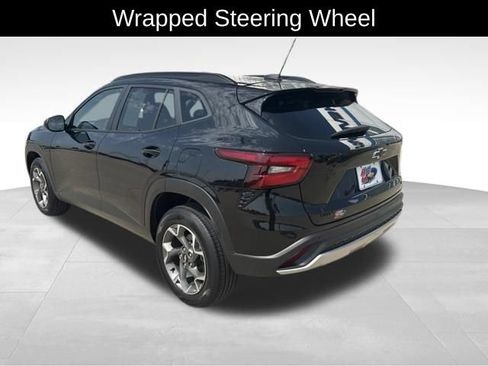 Used 2024 Chevrolet Trax LT w/ Driver Confidence Package FWD image 6