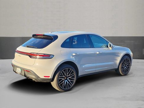 Used 2022 Porsche Macan AWD/4WD image 2