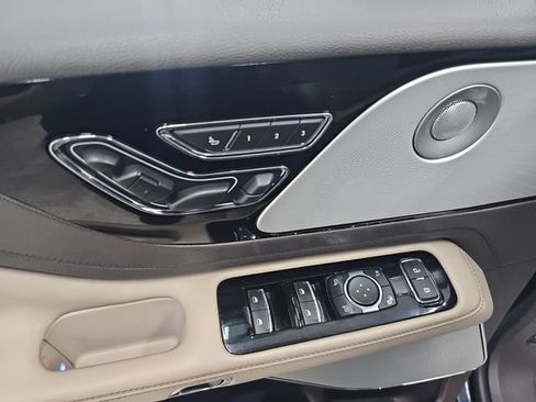 Used 2022 Lincoln Aviator Reserve w/ Equipment Group 201A AWD/4WD image 11
