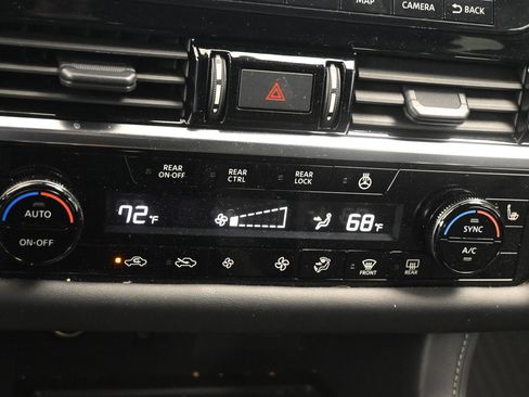 Used 2023 Nissan Pathfinder SL AWD/4WD image 19