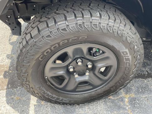 Used 2025 Jeep Wrangler Sport AWD/4WD image 14